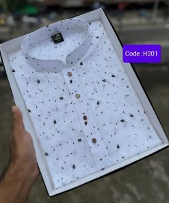 এইচপি ধুতি কটন কাপড়ের কালো পাতা প্রিন্ট।